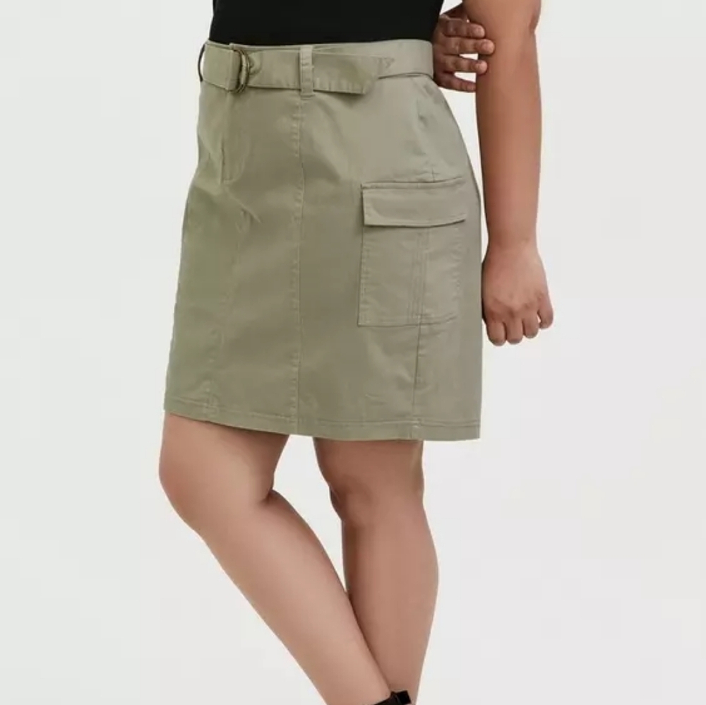 Torrid Mini Twill Cargo Skirt, Color Vetiver Size 22